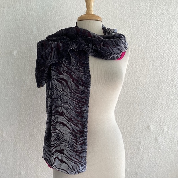 Shimmery silver gray silk blend lined burnout velvet whimsygoth scarf 68” x 15” - Picture 3 of 9